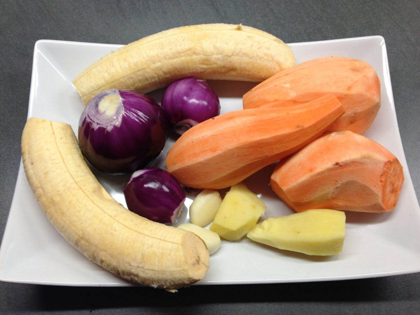 Süßkartoffeln, Kochbananen, Zwiebeln, Ingwer Konoblauch