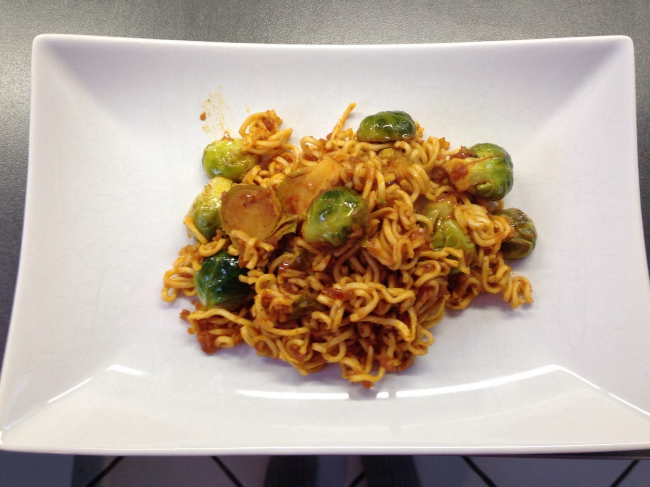 Rosenkohl mit Asia Nudeln