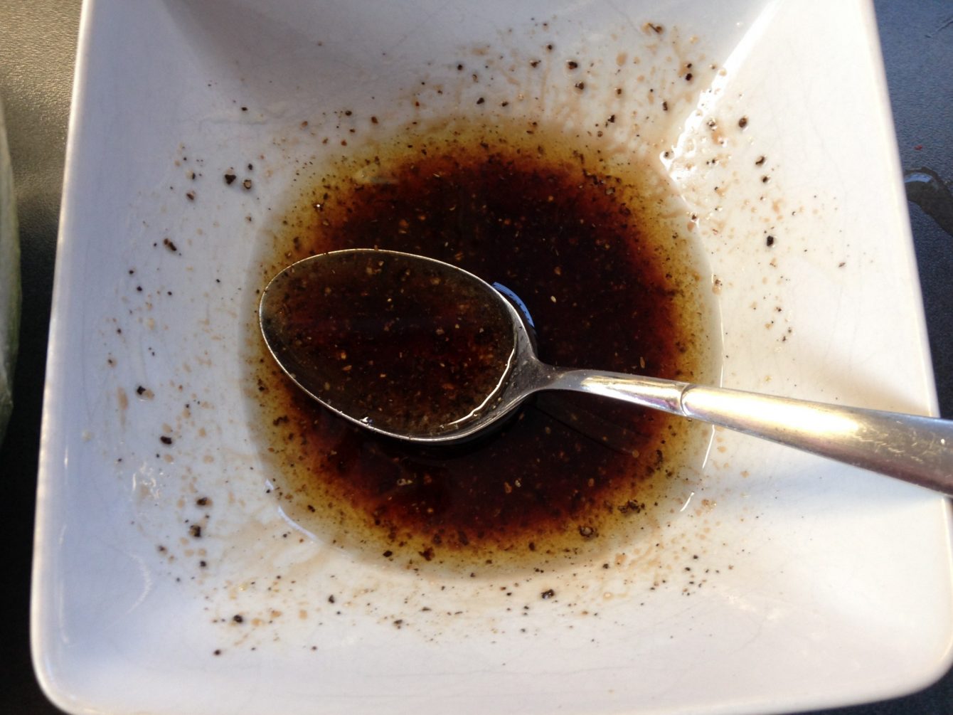 Haselnuss Granatapfel Vinaigrette