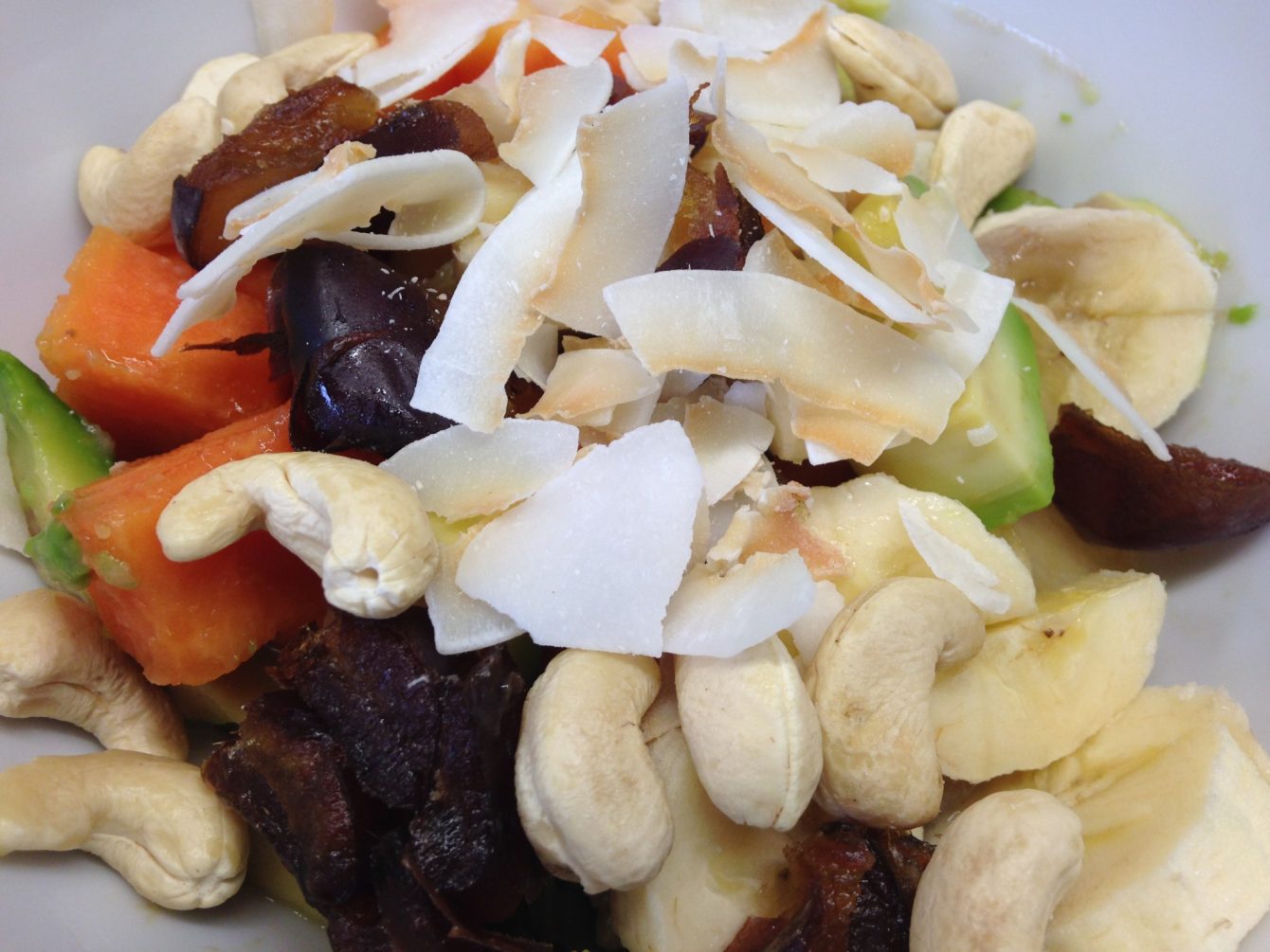 Avocado Papaya Banane mit Cahew Kokos und frische Datteln