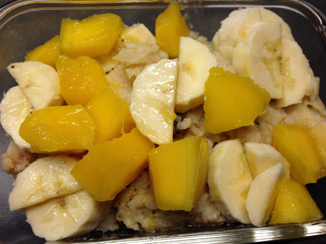 Kokos-Linsen-Reis mit Früchten