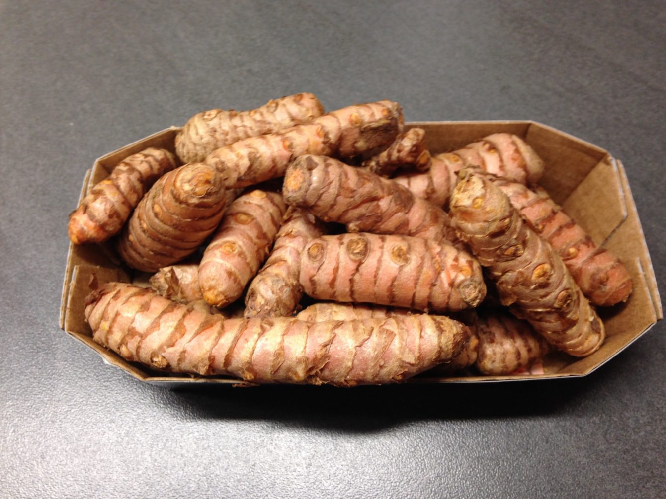 Frische Kurkuma Wurzel