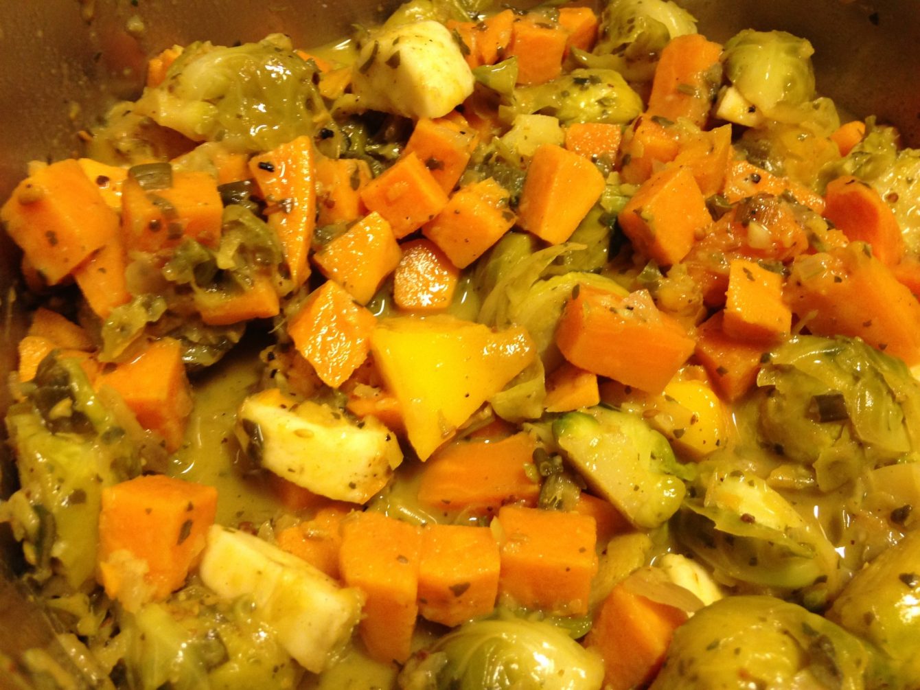 Süßkartoffel Rosenkohl Curry mit Mango und Bananen