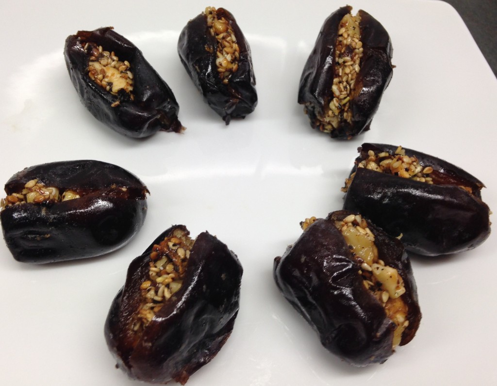 Dattelkonfekt mit Honig Nuss Krokant