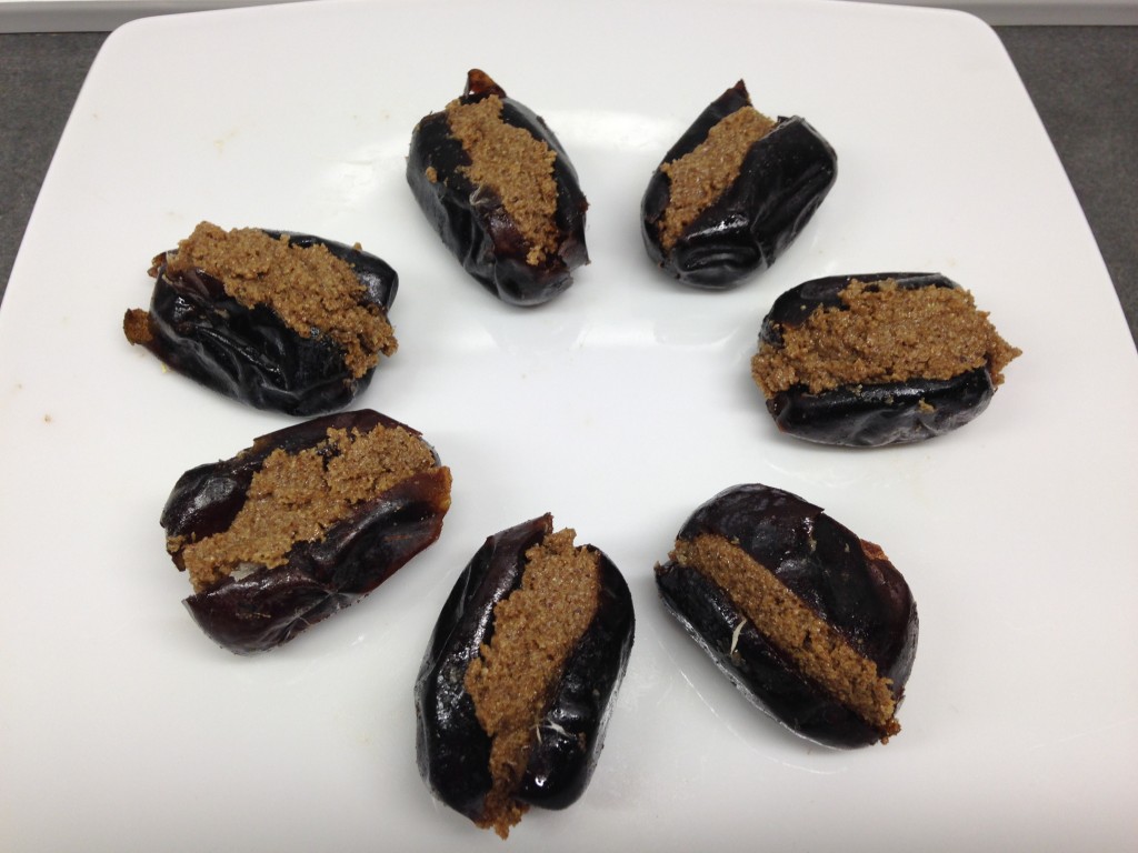 Dattelkonfekt mit Mohnpaste