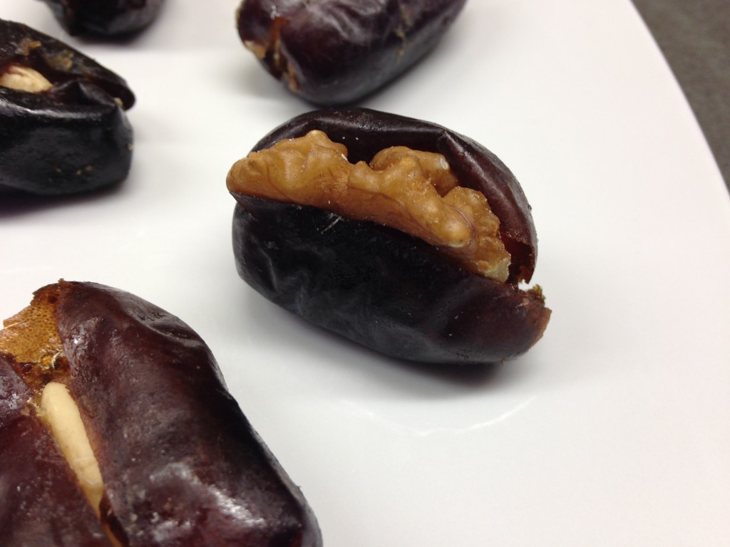 Dattelkonfekt mit Nüssen