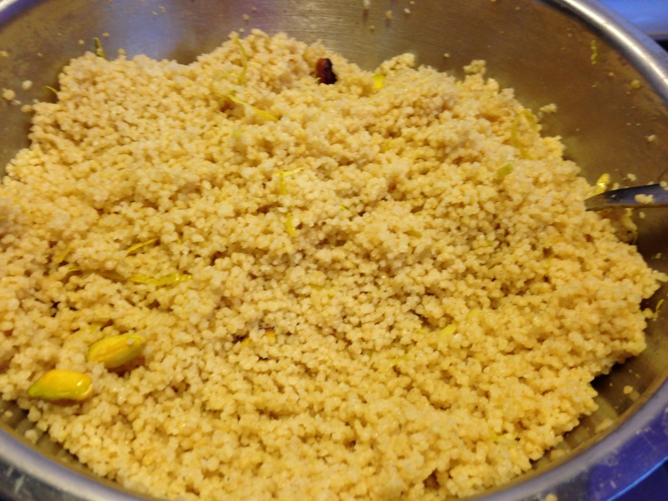 Zitronen-Couscous mit Pistazien