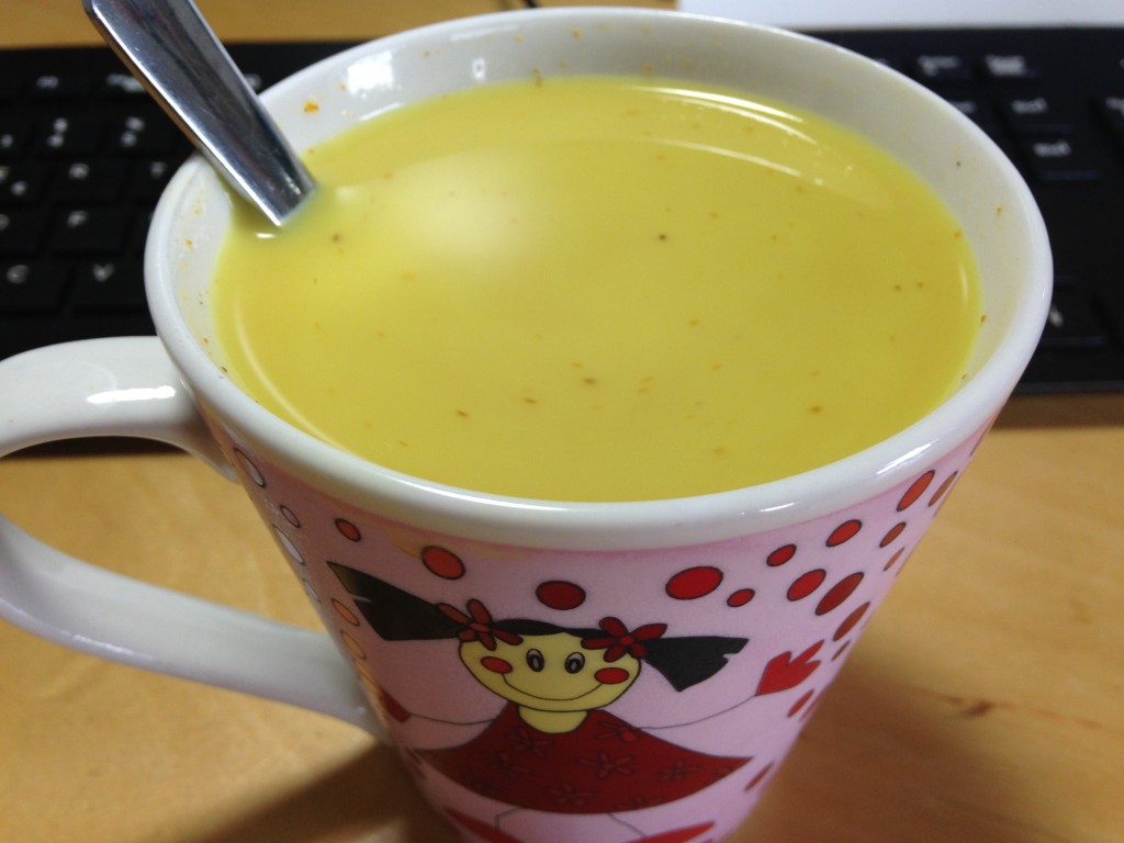 Kurkuma Latte mit Reismilch