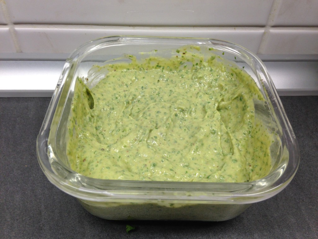 Avocado Dip mit Cashew und Koriander