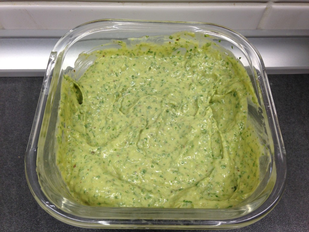 Avocado Dip mit Cashew und Koriander