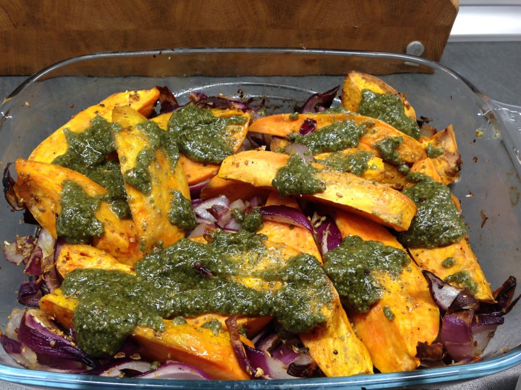 Gebackene Süßkartoffeln mit Kräuter Nuss Öl Marinade