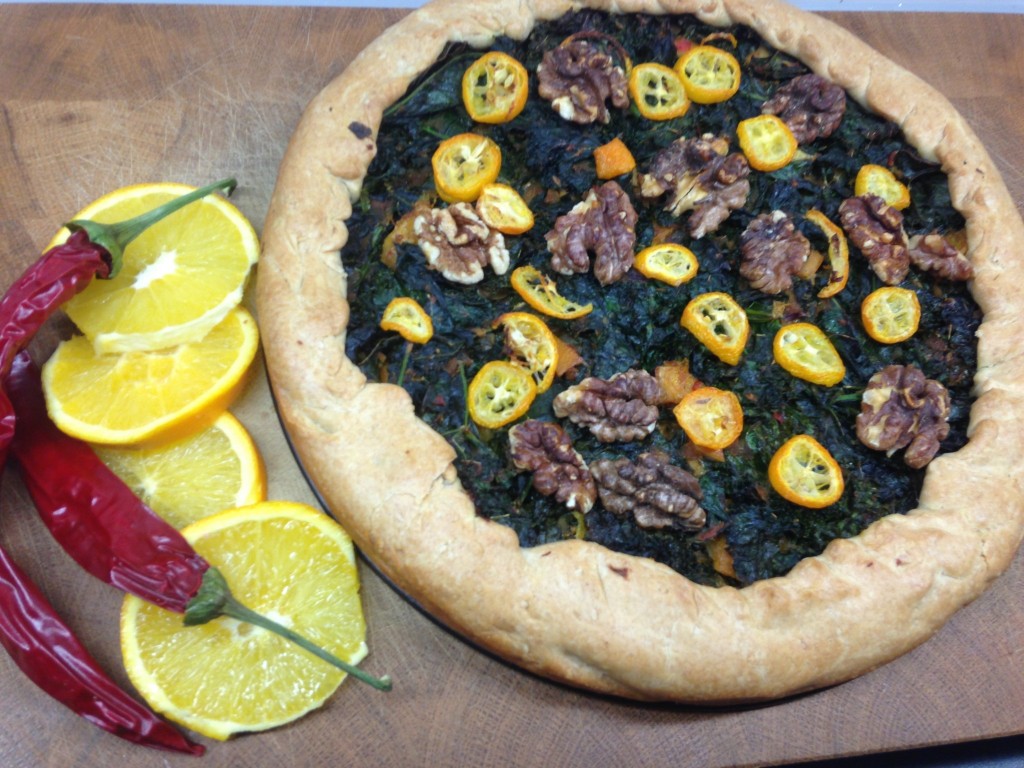 Grünkohl Tarte mit Ingwer, Orangen und Walnüssen 