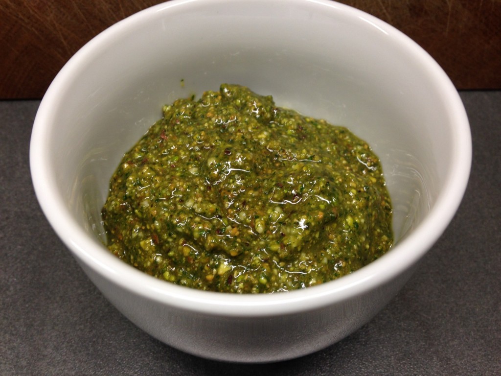 Pistazien Minze Pesto mit Cashew Parmesan