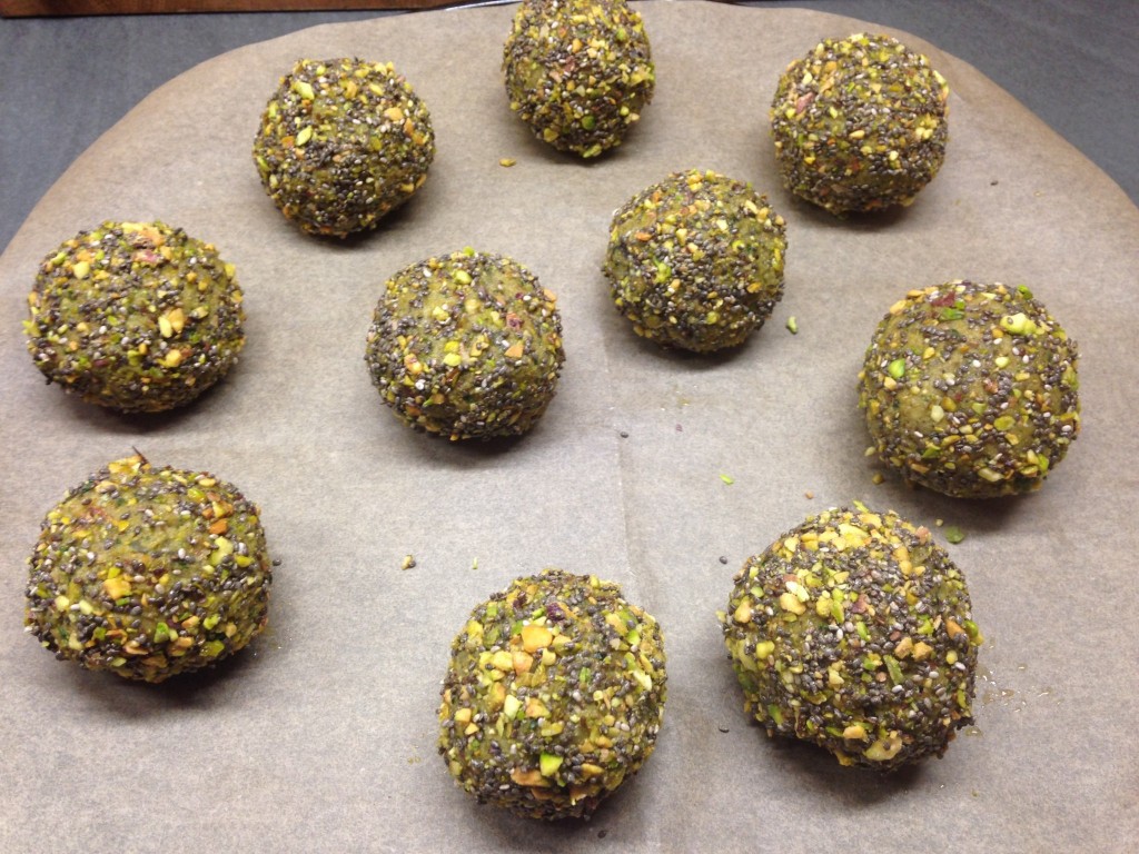 Falafel mit Pistazien und Sesam Minze Joghurt