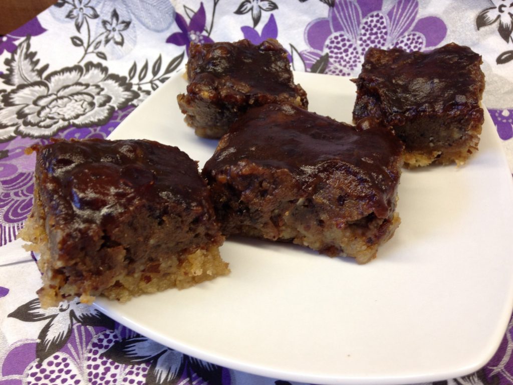 Mohnkuchen mit Mandelboden und Dattel Cashew Mohnpaste, vegan, glutenfrei