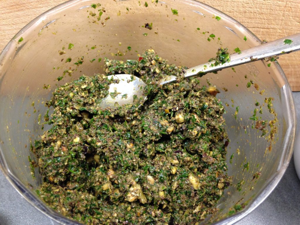 Haselnuss Oliven Gremolata