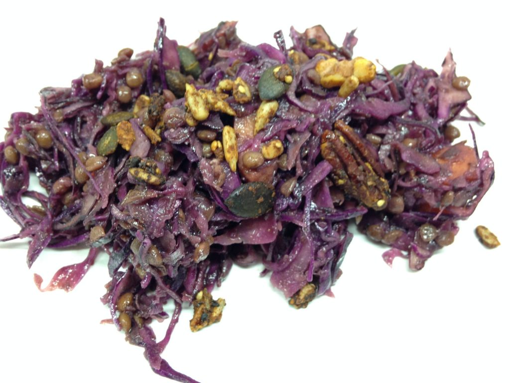Rotkohl mit Süßkartoffeln, Datteln und Linsen