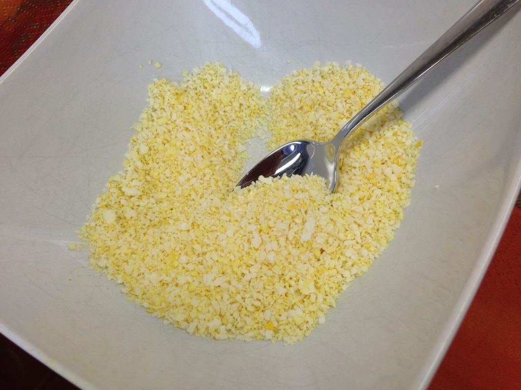 Kokosraspeln mit Kurkuma 