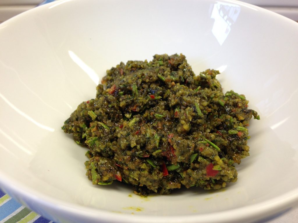 Kürbiskern Pesto mit Aprikosen, Rosmarin und Chili