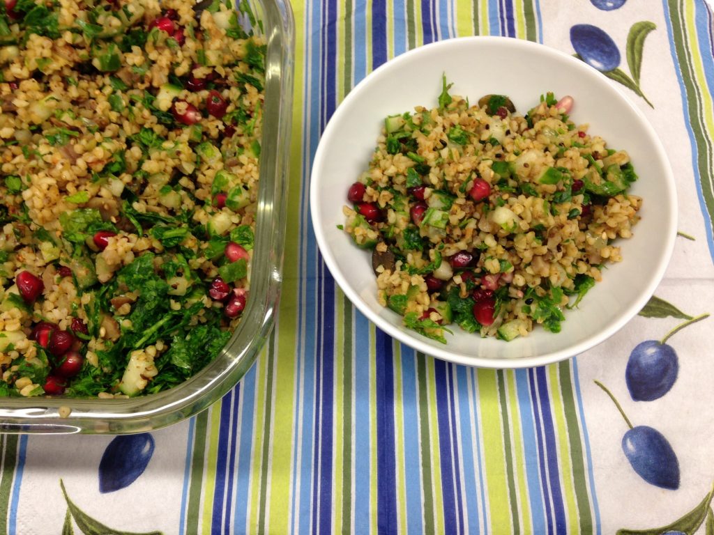 Hirse Salat mit Maronen, Nüssen, Gewürzen und Kräutern
