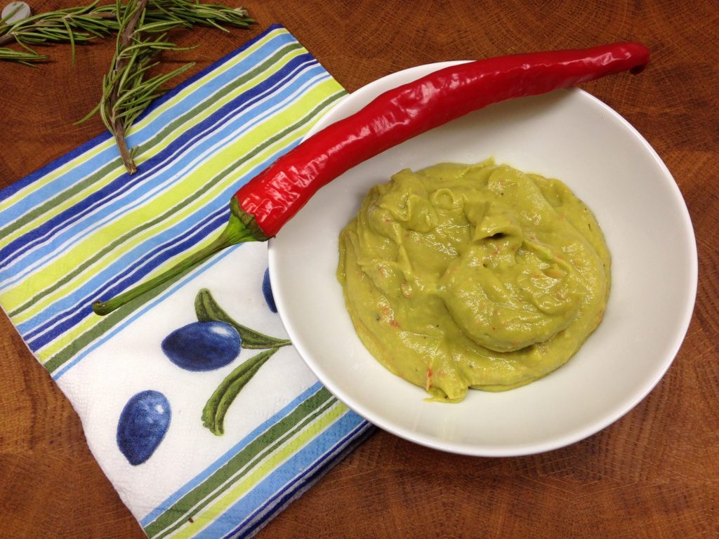 Avocado Dip mit Orange, Erdnuss und Chili
