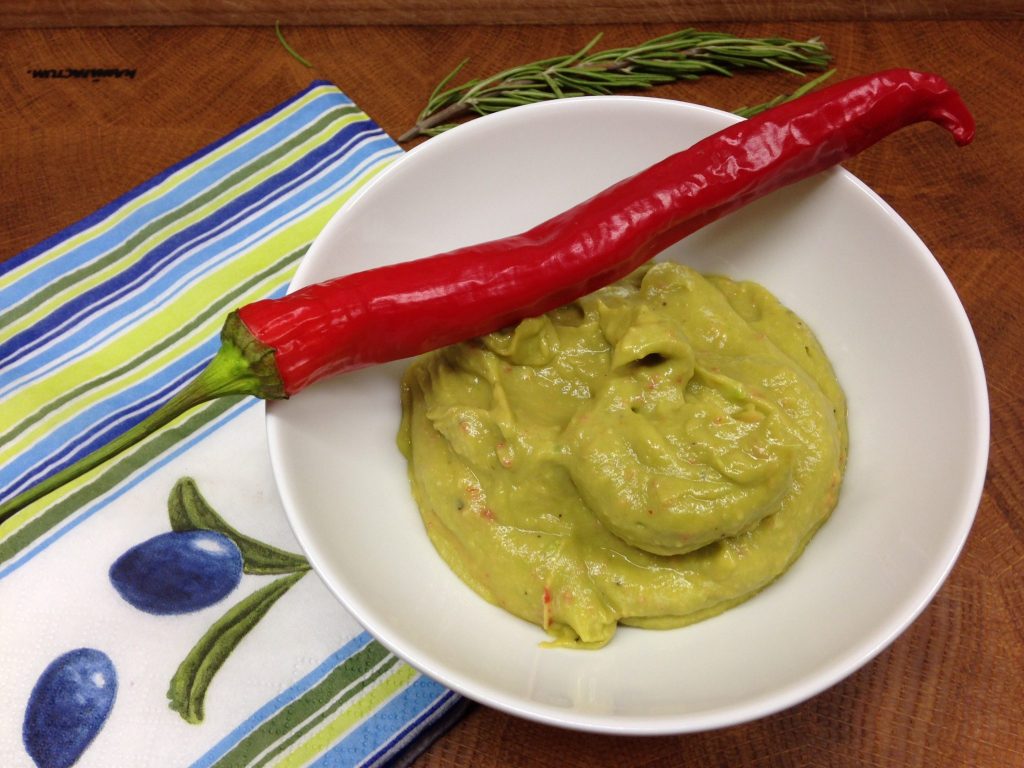 Avocado Dip mit Orange, Erdnuss und Chili