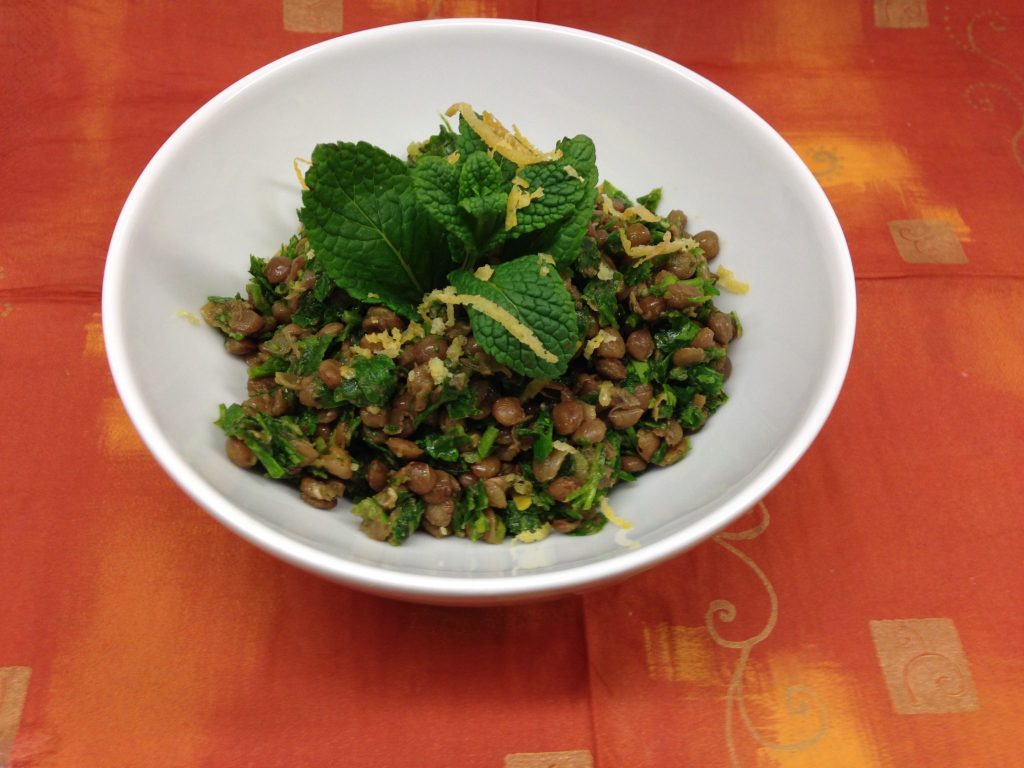 Libanesischer Linsen Salat mit Knoblauch, Petersilie und Minze