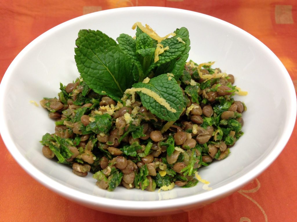 Libanesischer Linsen Salat mit Knoblauch, Petersilie und Minze