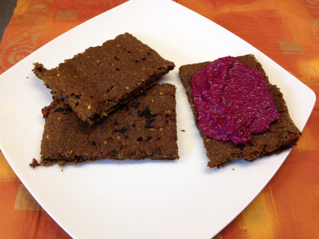 Rohkost Brot mit Rote Bete Dip