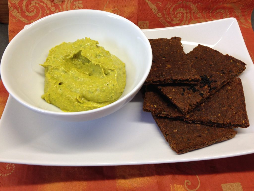 Rohkost Brot mit Erdnuss Avocado Bananen Dip mit Kurkuma