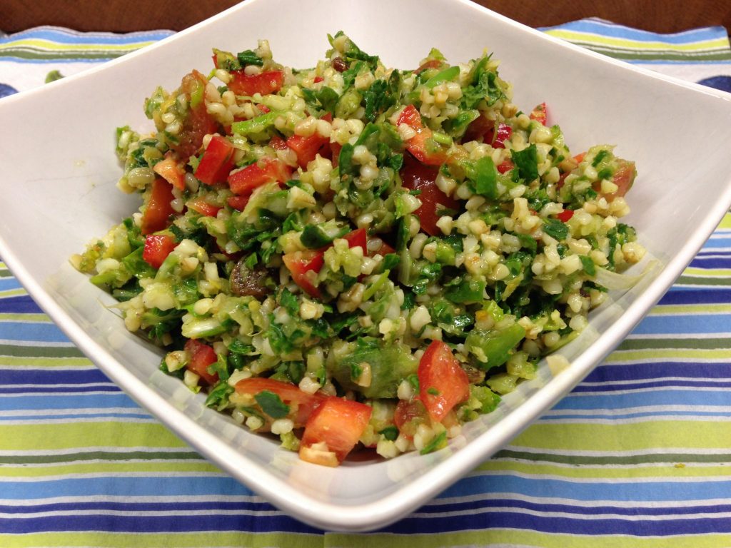 Mangold Bulgur Taboulé mit Rosinen und Minze