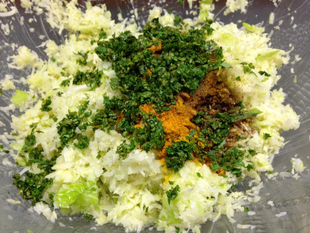 Weißkraut Salat mit Kokos Curry Dressing