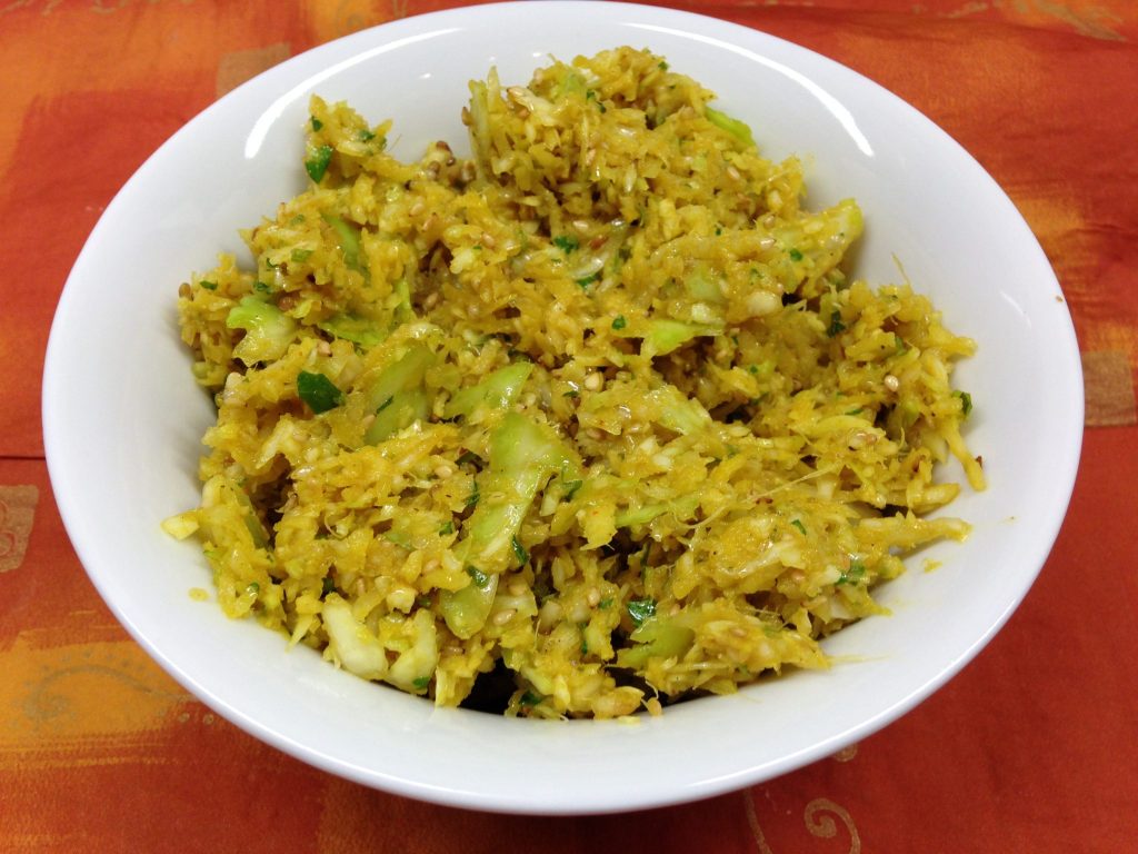 Weißkraut Salat mit Kokos Curry Dressing