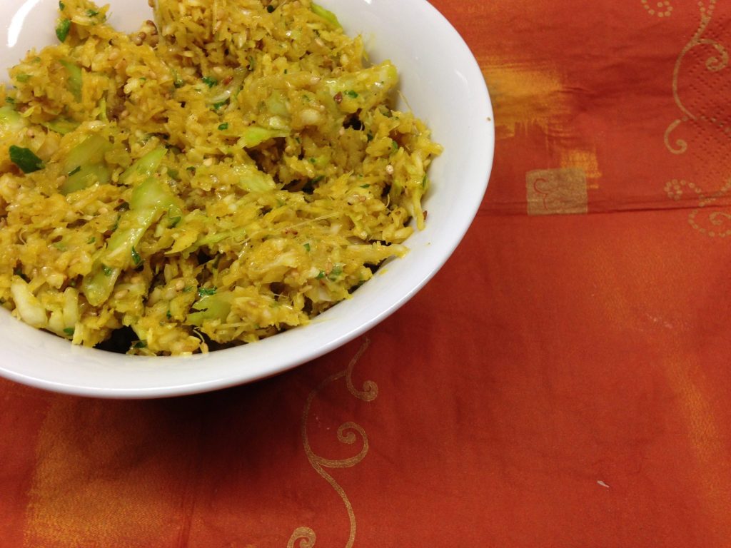 Weißkraut Salat mit Kokos Curry Dressing
