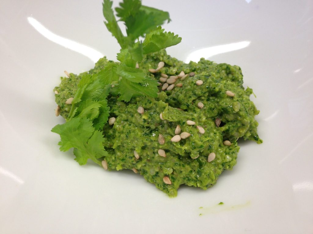 Koriander Pesto mit Sesam 