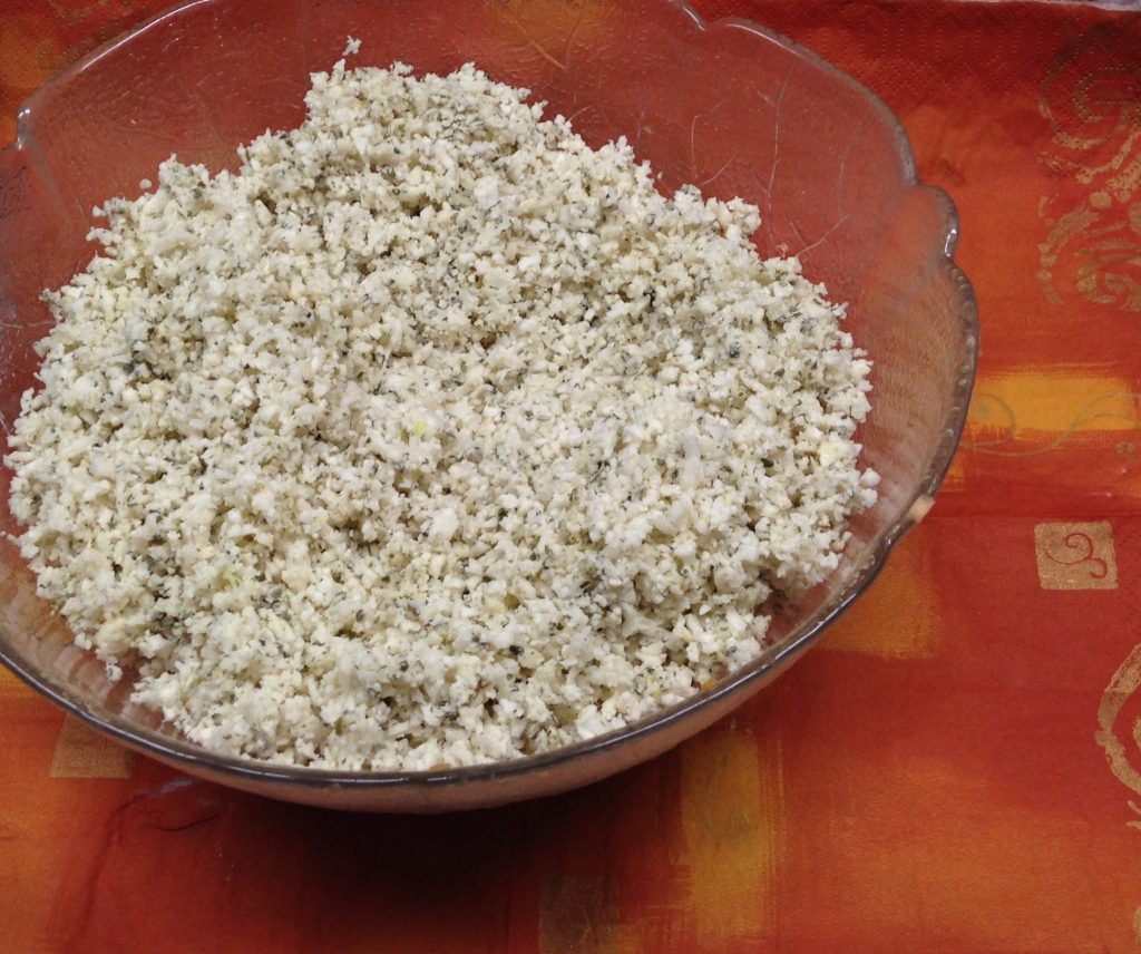 Rohkost Blumenkohl Couscous mit Kürbiskernen 