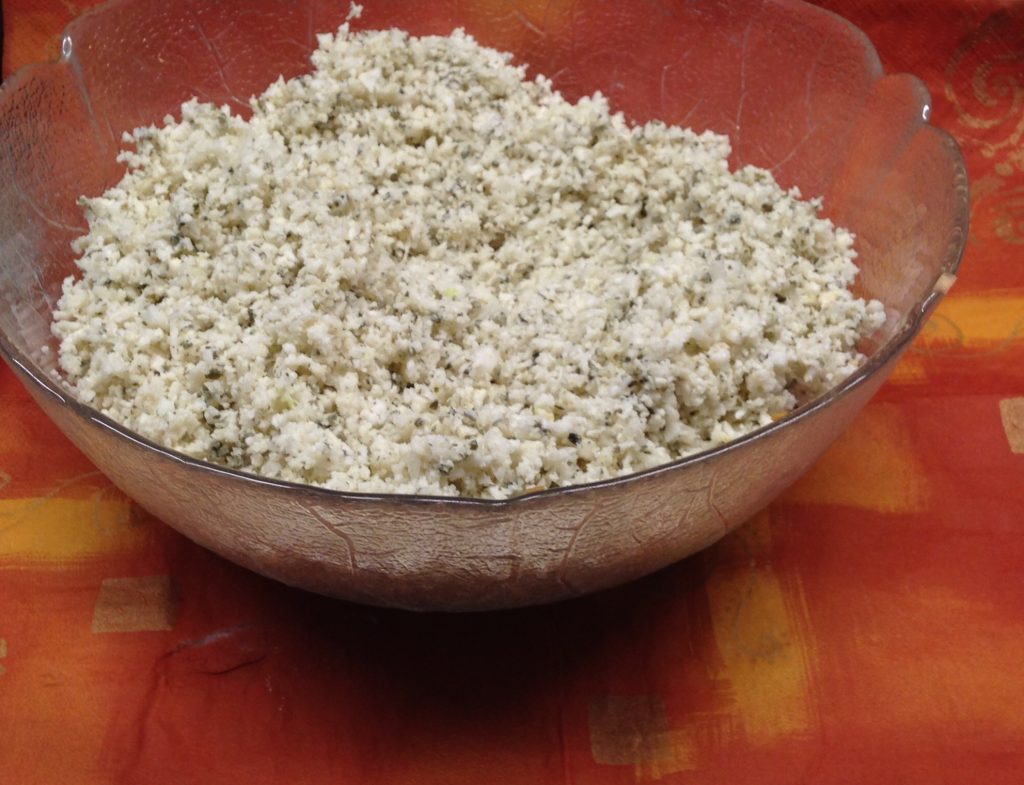 Rohkost Blumenkohl Couscous mit Kürbiskernen 