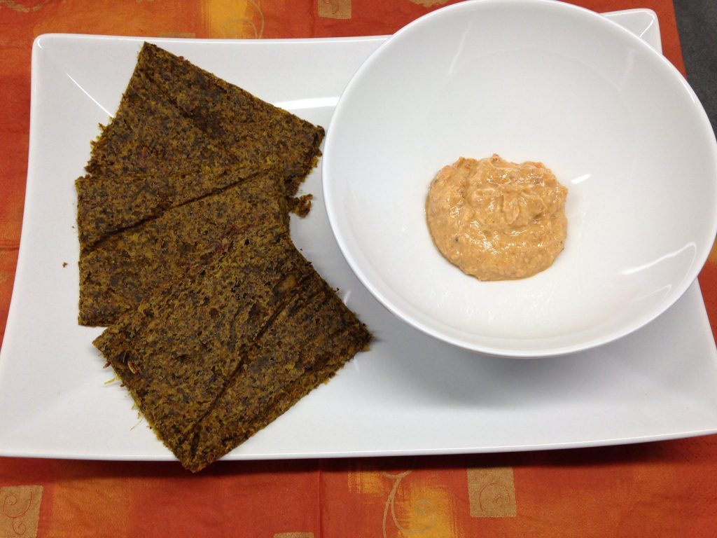 Rohkost Brot Cracker aus Leinsamen und Gewürzen