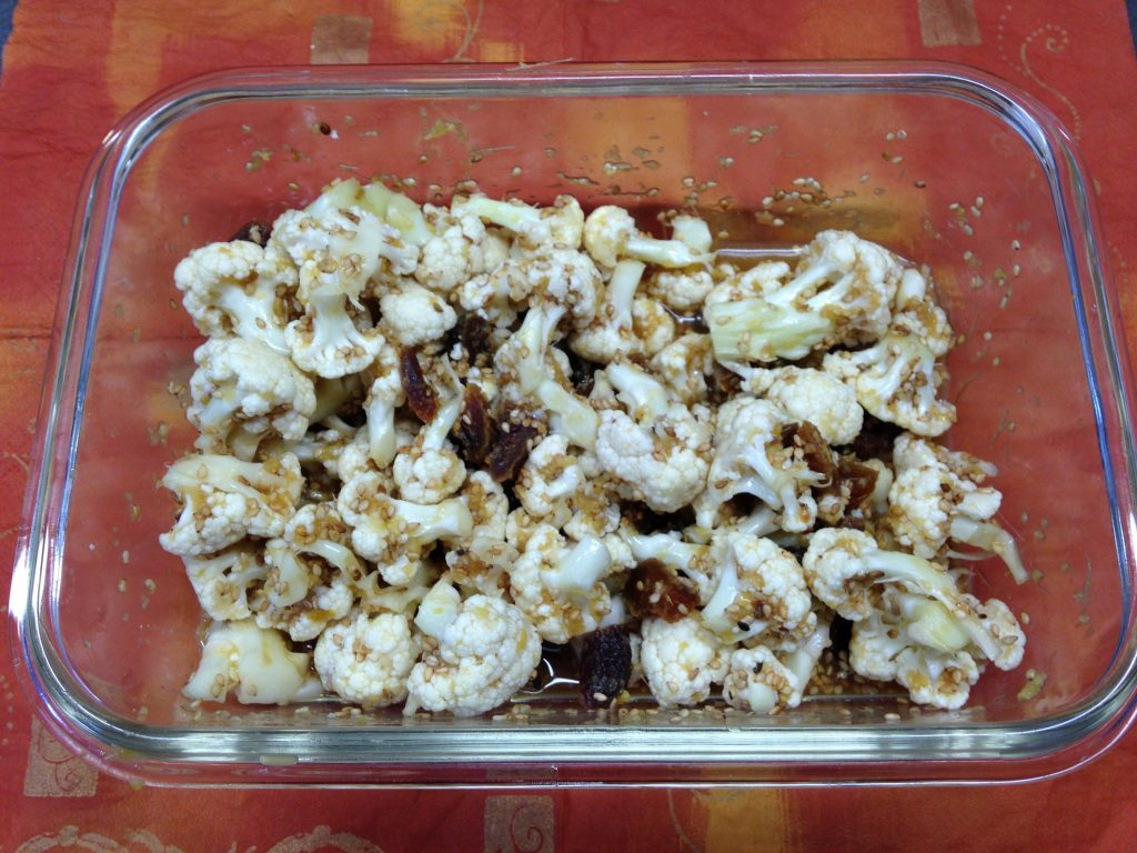 Blumenkohl mit Sesam, Orangen und Aprikosen