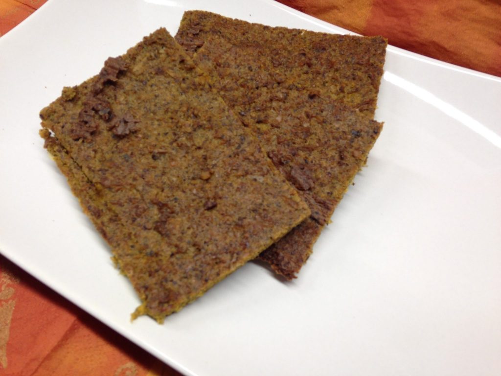 Rohkost Mais Brot mit Paprika und Kürbiskernen