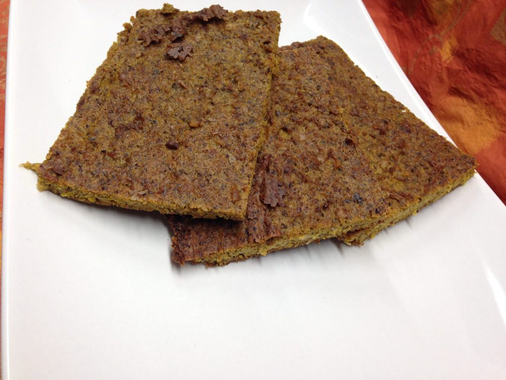 Rohkost Mais Brot mit Paprika und Kürbiskernen