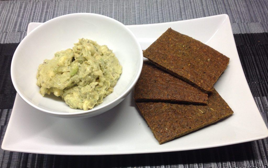 Rohkost Brot mit Avocado Dip mit Banane und Tahini