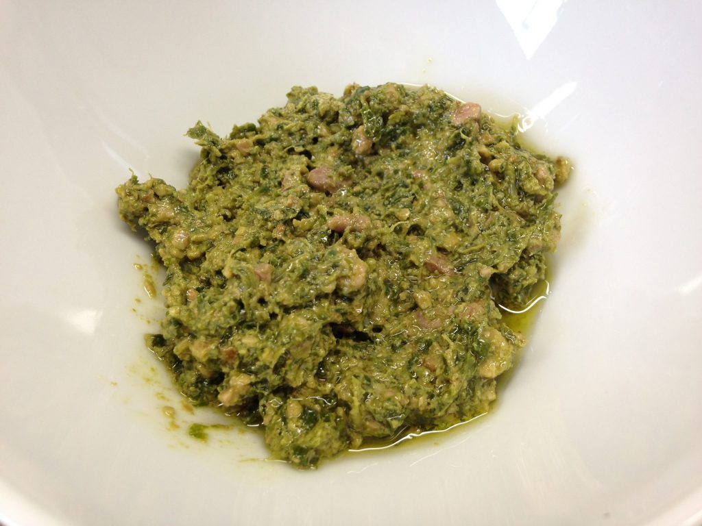 Grünkohl Pesto mit Walnüssen, Cashews und Hanföl