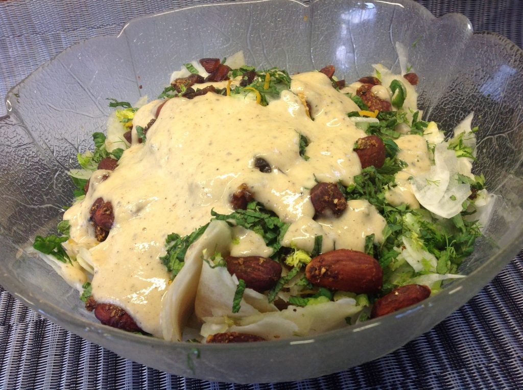Fenchel Salat mit Birne, Aprikosen, Mandeln, Minze und Cashew Dressing