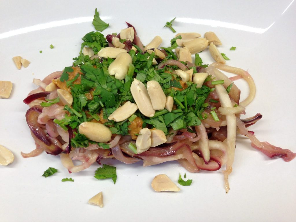 Auberginen Pasta mit Erdnuss Chili Satay Sauce