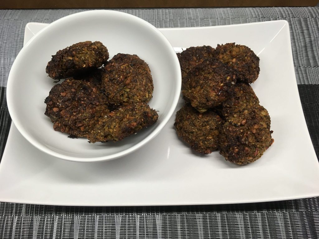 Brokkoli Falafel mit Cashew und Chia