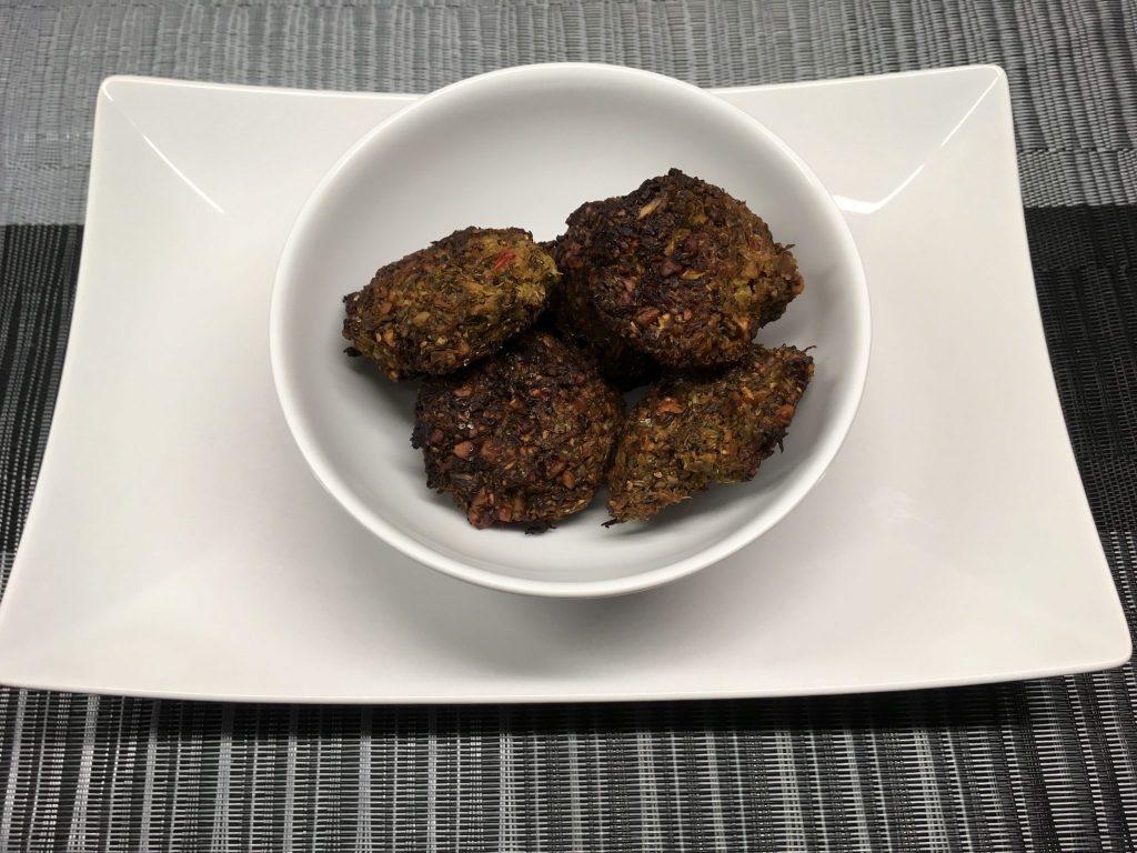 Brokkoli Falafel mit Cashew und Chia