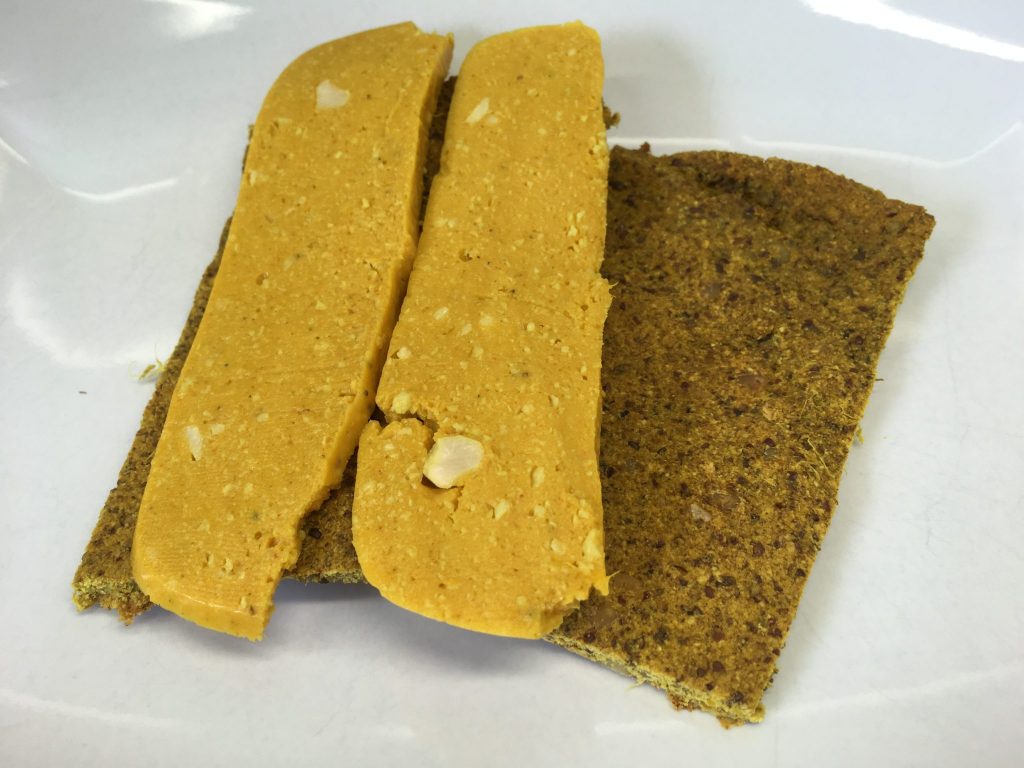 Bananen Brot mit veganem Käse aus Süßkartoffeln und Cashews