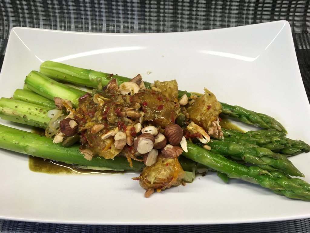 Orangen Spargel mit Nüssen und Kürbiskernöl-Zitronen Marinade mit Chili