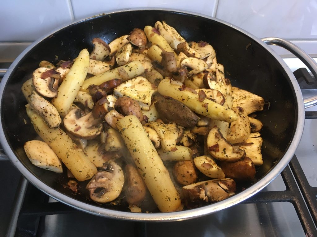 Gebratener Spargel mit Pilzen und Balsamico Knoblauch Marinade